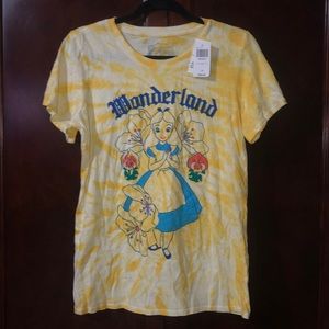 3/$20 🧘🏻‍♀️ Alice in Wonderland Shirt 🧘🏽‍♀️